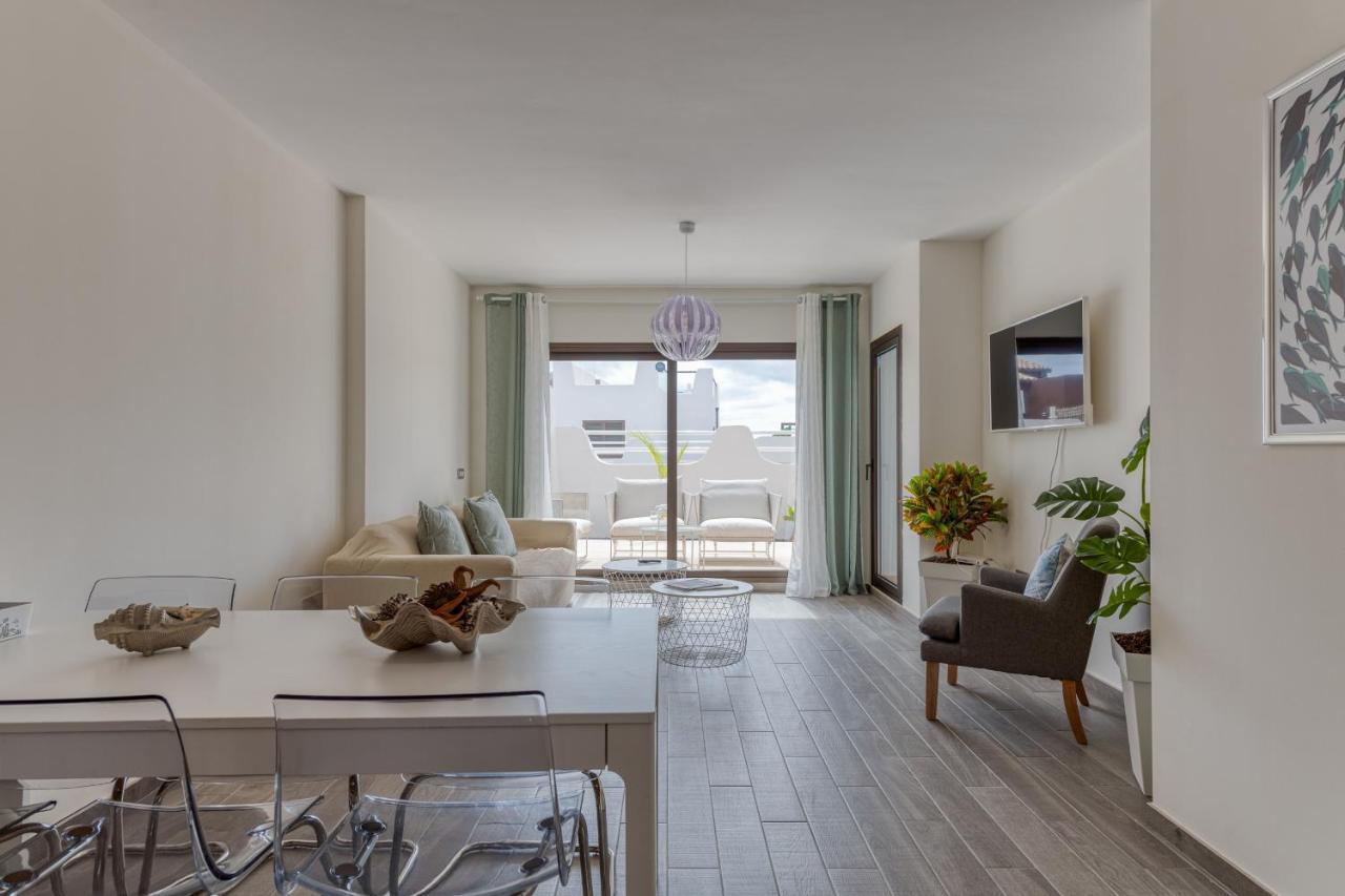 Homeforguest Flat With Large Terrace In Modern Residential Complex With Swimming Pool 公寓